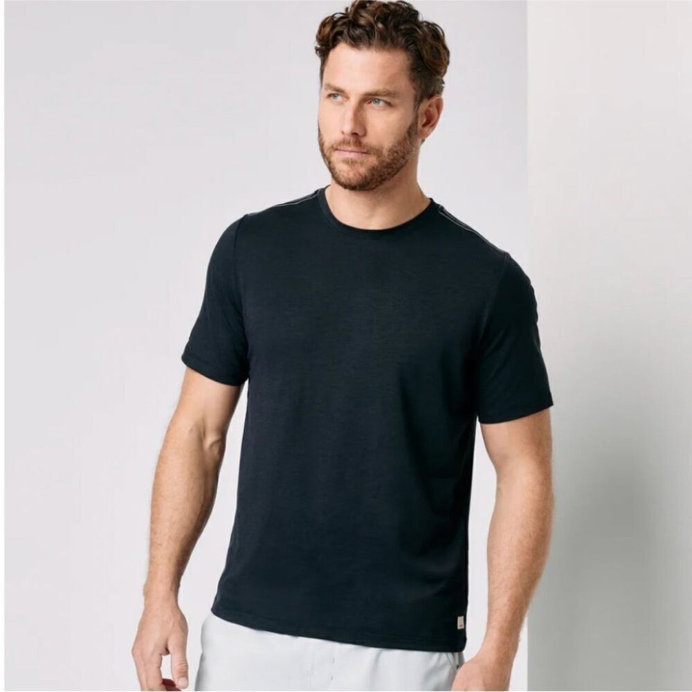 VUORI | Men’s Black Current Tech Tee Lightweight Contrast Stitch Size Medium